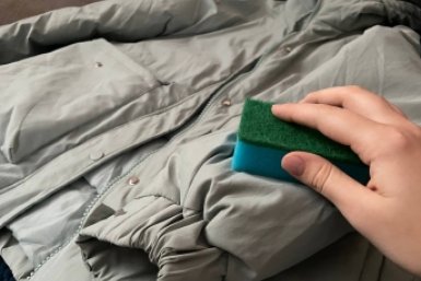 2 ложки на губку — и 5-летний пуховик чище, чем с витрины: засаленные пятна на воротнике и манжетах как рукой сняло ИА StavropolMedia